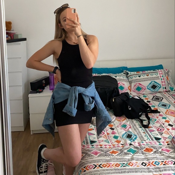 Meet your Posher, Tenille - Picture 1 of 1